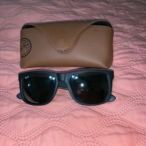 Ray-bans, Matte black, With case